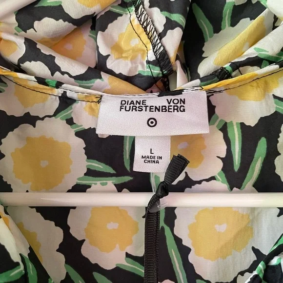 🎯50% OFF! DVF X Target Nylon Packable Poppy Jacket Vest - Picture 6 of 6